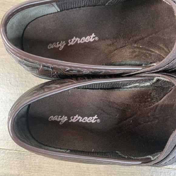 Easy Street Womens Brown Clogs Size 6.5 Slip On Comfort Arch Support - Picture 7 of 11